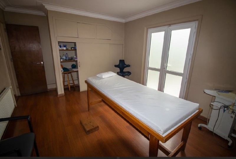 Vendo Amplia Casa Con Giro Comercial Miraflores Bajo
