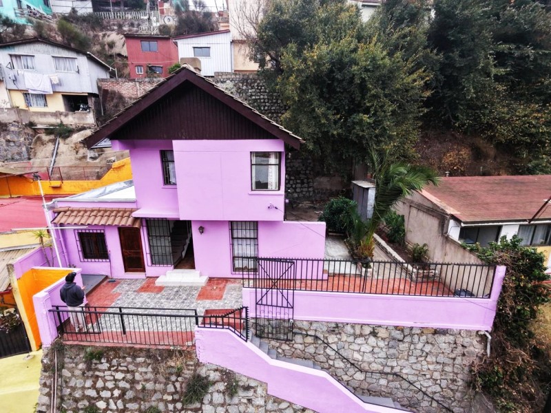 Fotografía de Vendo Casa Dos Niveles Estilo Chalet en Cerro Alegre