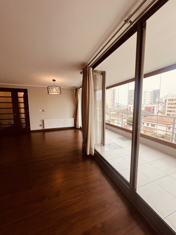 Arriendo Amplio Departamento en los Ponientes