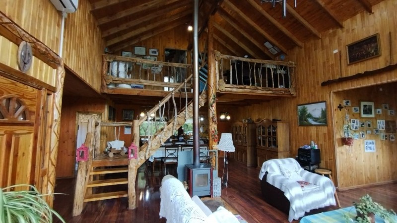 Encantadora Parcela Con Amplia Casa Rustica