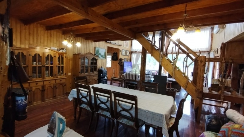 Encantadora Parcela Con Amplia Casa Rustica