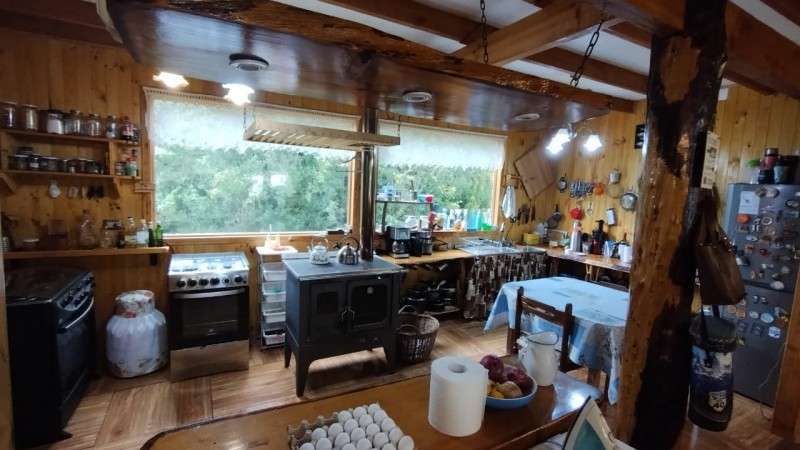 Encantadora Parcela Con Amplia Casa Rustica