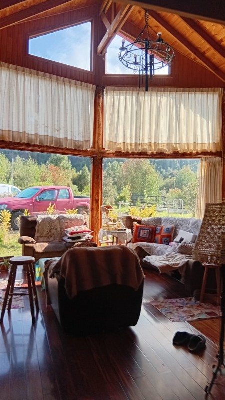 Encantadora Parcela Con Amplia Casa Rustica