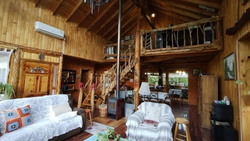 Encantadora Parcela Con Amplia Casa Rustica