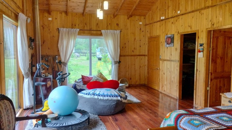 Encantadora Parcela Con Amplia Casa Rustica