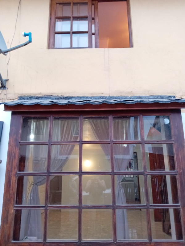 Preciosa Casa Sólida de Dos Pisos en Villa Cordillera, Rgua