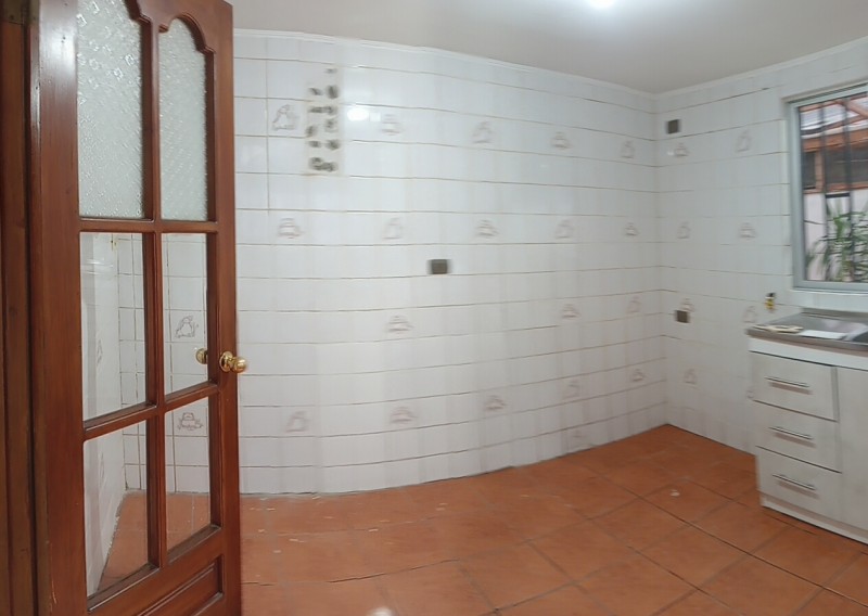 Preciosa Casa Sólida de Dos Pisos en Villa Cordillera, Rgua