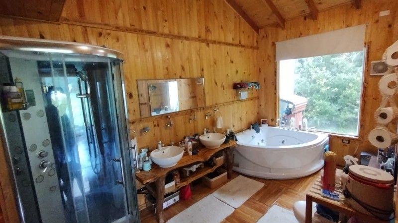 Encantadora Parcela Con Amplia Casa Rustica