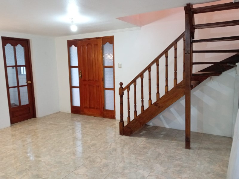 Preciosa Casa Sólida de Dos Pisos en Villa Cordillera, Rgua