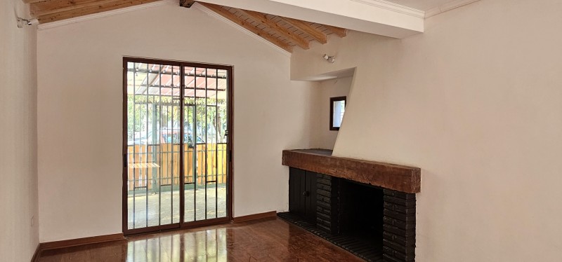 Casa Remodelada de Dos Pisos Barrio Suárez Mujica
