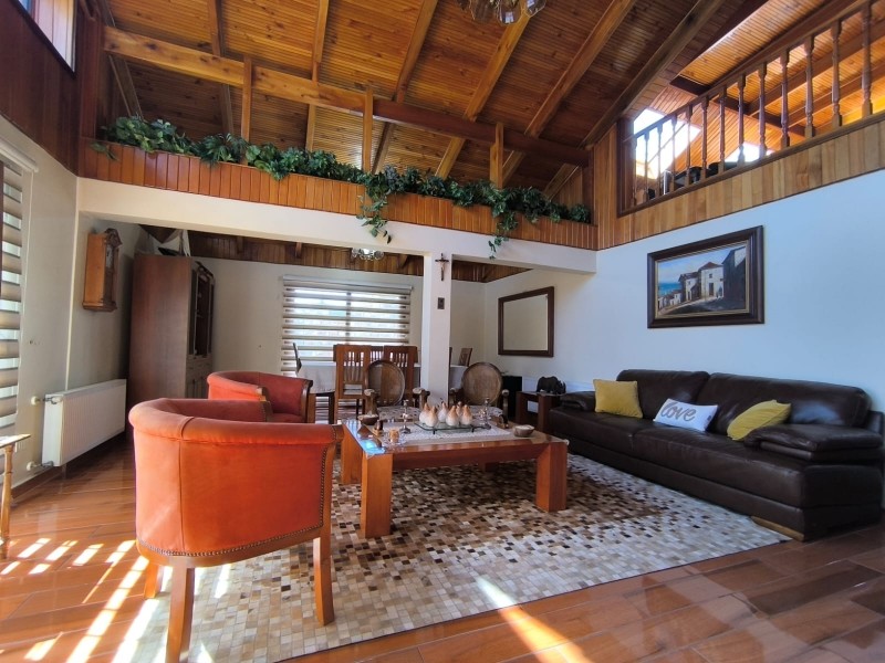 Vende Casa 4D-3B C/patente Comercial y Oficina en la Florida