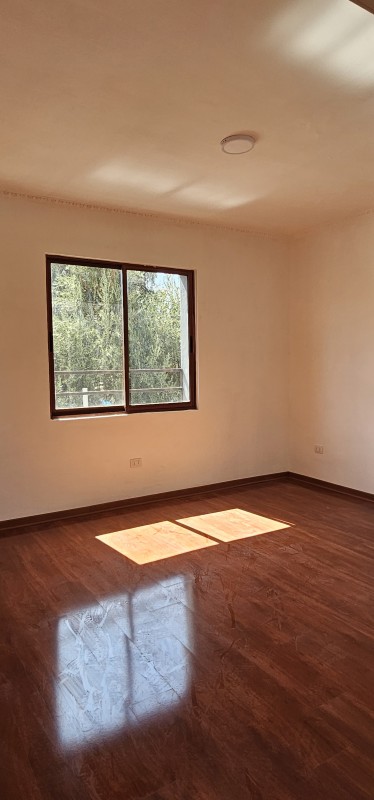 Casa Remodelada de Dos Pisos Barrio Suárez Mujica