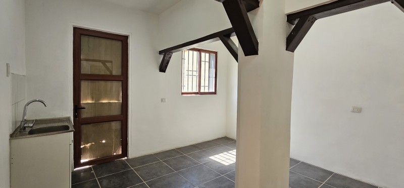 Casa Remodelada de Dos Pisos Barrio Suárez Mujica