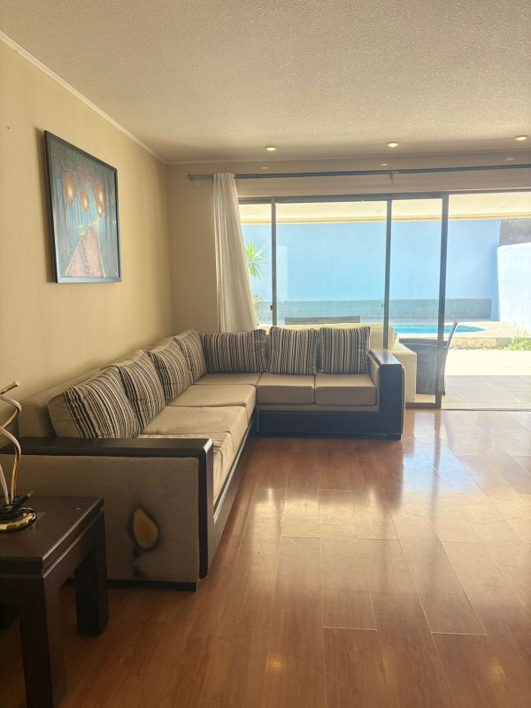 Casa Con Patio y Piscina Se Vende Quebrada de Macul Peñalole