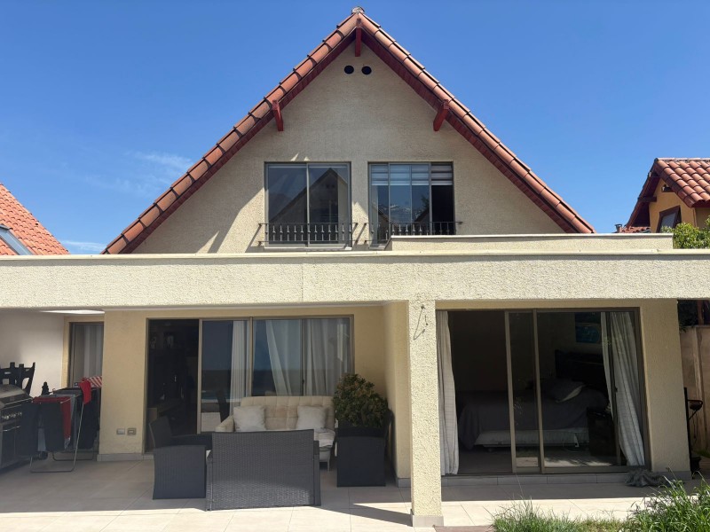 Fotografía de Casa Con Patio y Piscina Se Vende Quebrada de Macul Peñalole