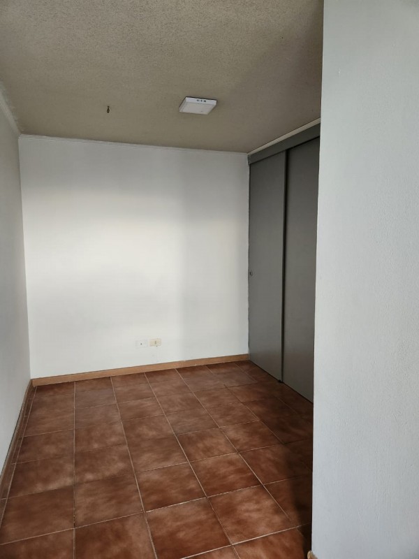 en Arriendo Amplio Departamento en Cueto 1233