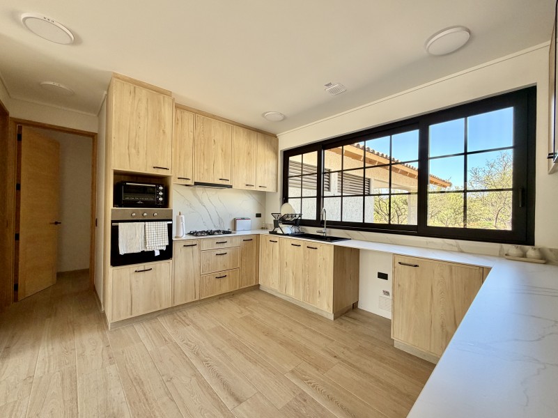 Espectacular Casa Nueva en el Tránsito