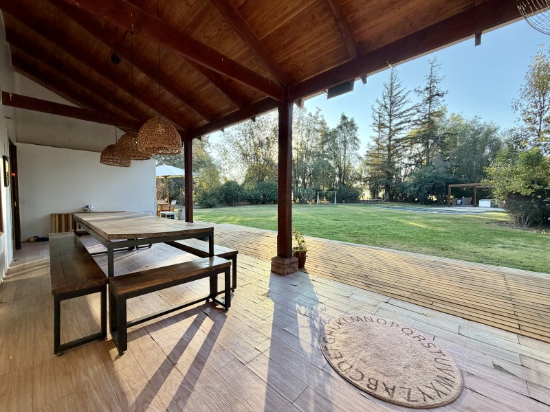Amplia Casa Con Excelente Ubicación en las Araucarias