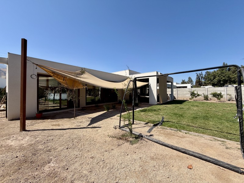 Impecable Casa Mediterránea en Condominio en Alto Jahuel