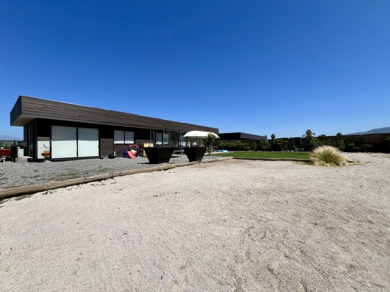 Moderna y funcional casa en parcelación en Huelquén