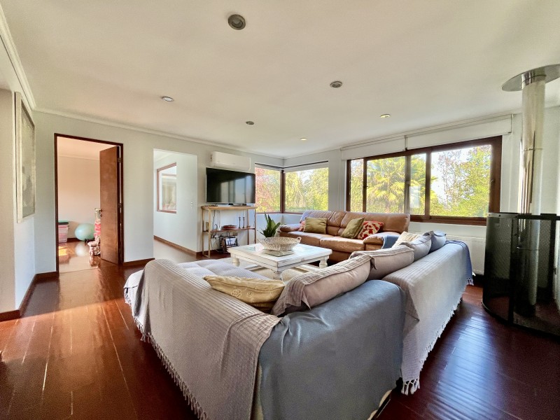 Amplia Casa Mediterranea en Condominio Consolidado