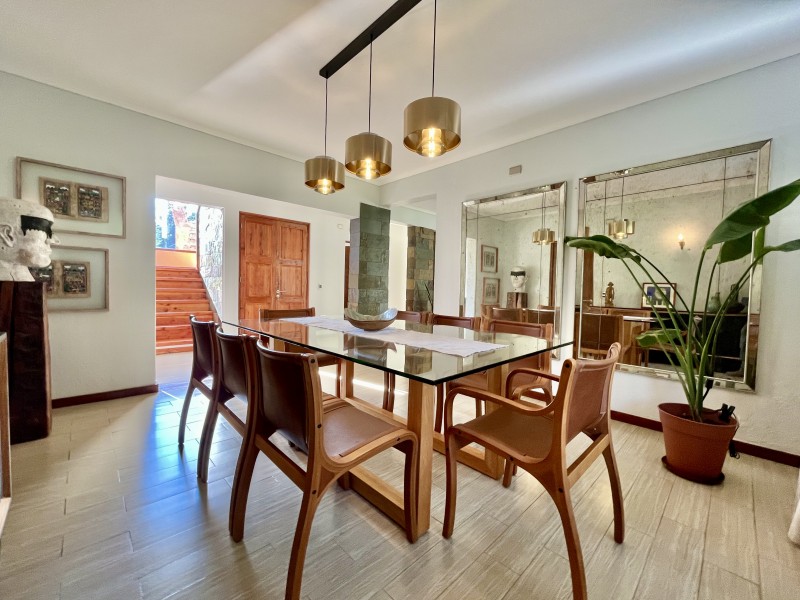 Amplia Casa Mediterranea en Condominio Consolidado