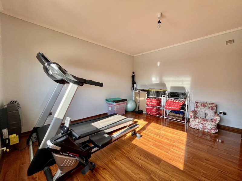 Amplia Casa Mediterranea en Condominio Consolidado