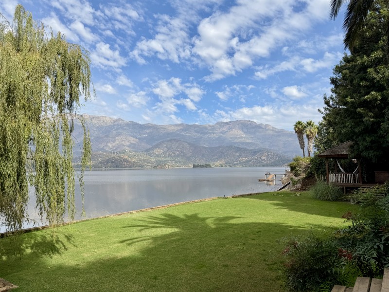 Increíble Casa Con Orilla de Laguna en Aculeo