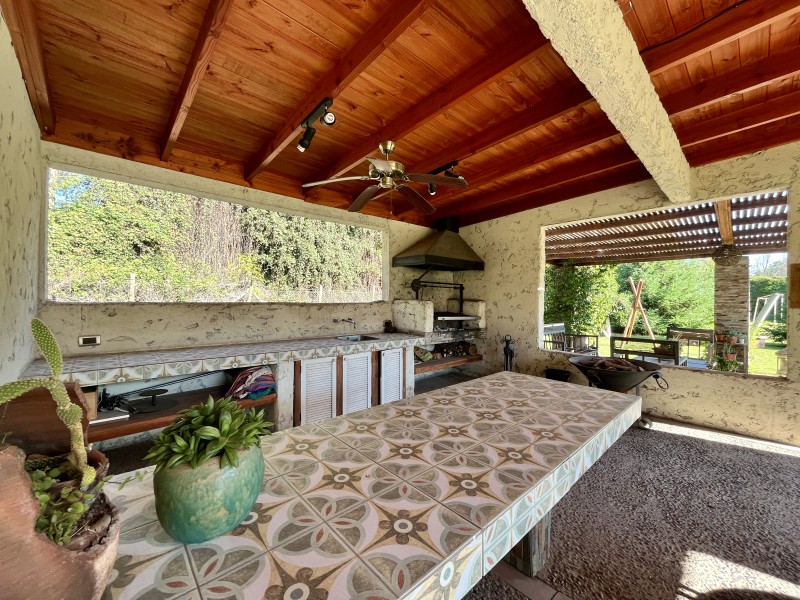 Amplia Casa Mediterranea en Condominio Consolidado