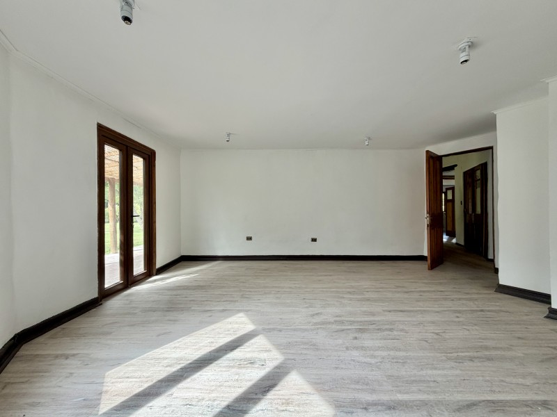Amplia Casa Campestre Remodelada en Parcelación en Paine