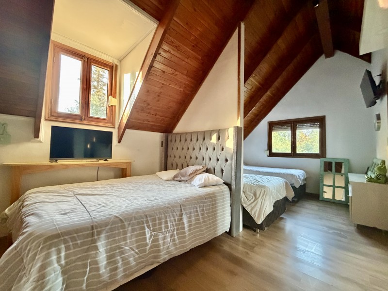 Amplia Casa Con Excelente Ubicación en las Araucarias