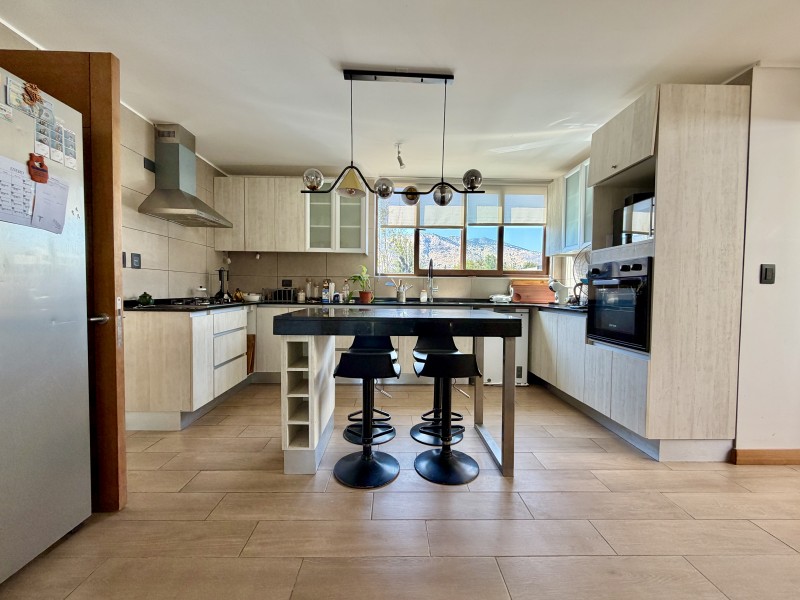 Impecable Casa Mediterránea en Condominio en Alto Jahuel