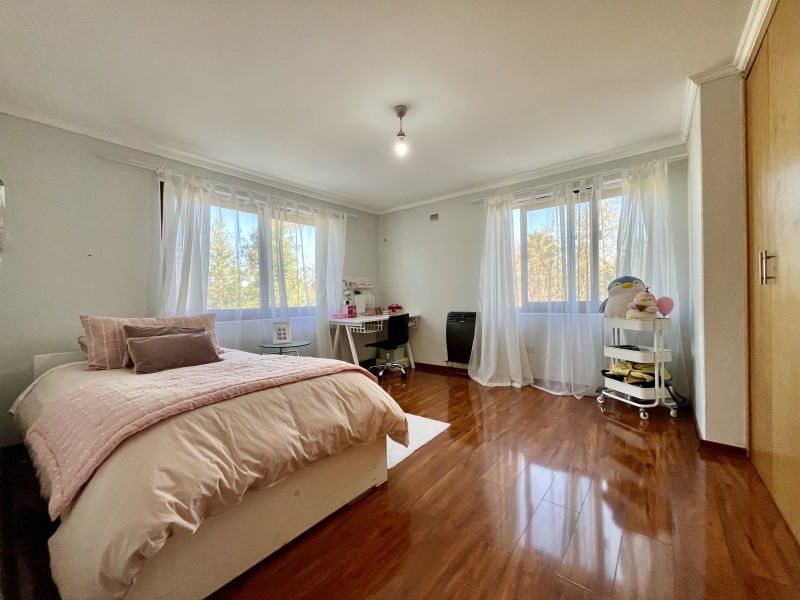 Amplia Casa Mediterranea en Condominio Consolidado