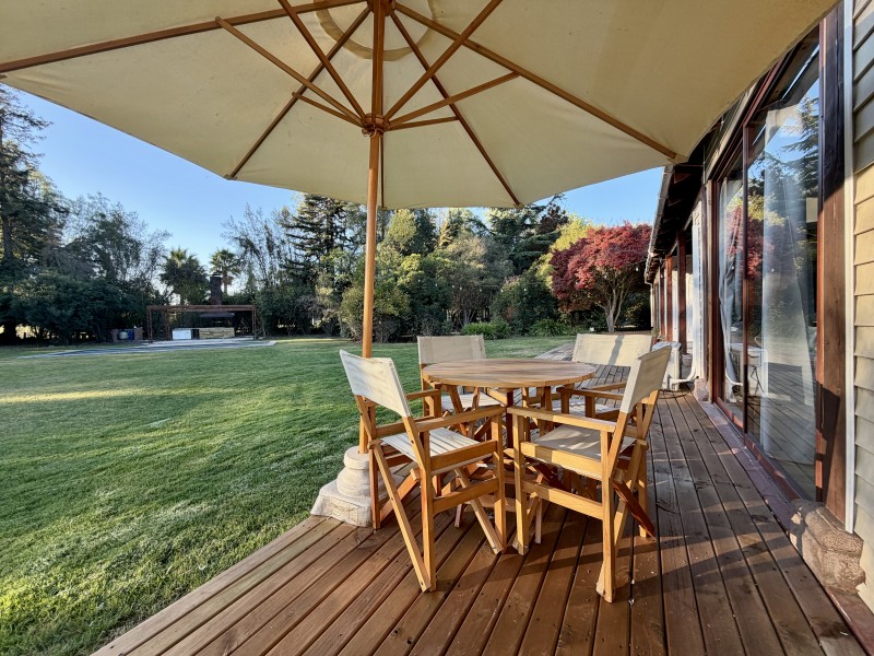 Amplia Casa Con Excelente Ubicación en las Araucarias