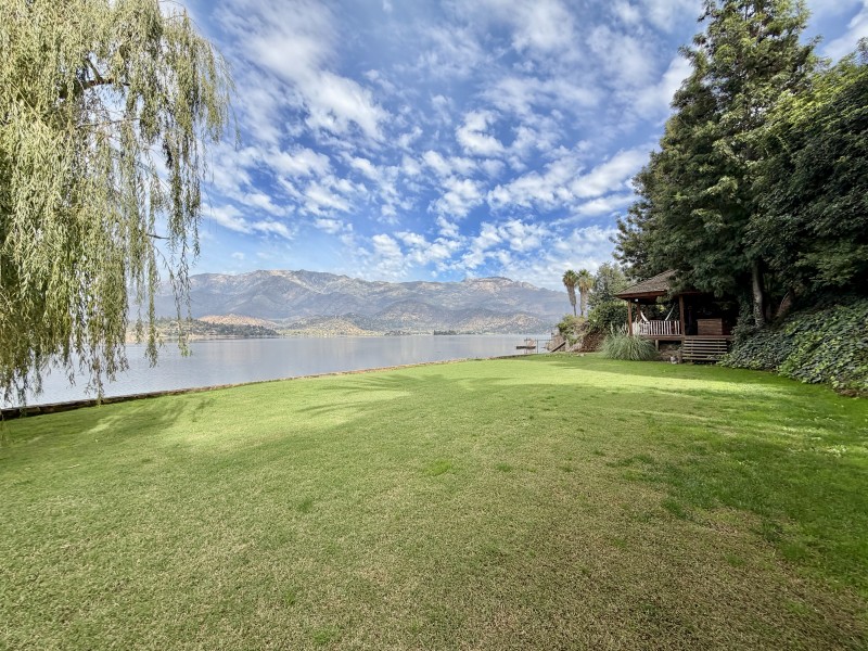 Increíble Casa Con Orilla de Laguna en Aculeo