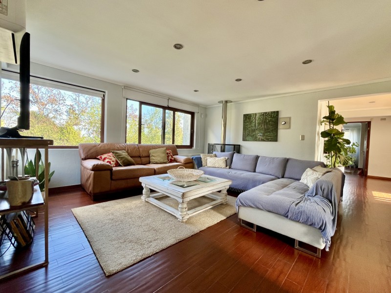 Amplia Casa Mediterranea en Condominio Consolidado