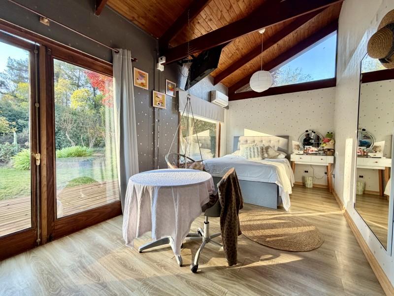 Amplia Casa Con Excelente Ubicación en las Araucarias