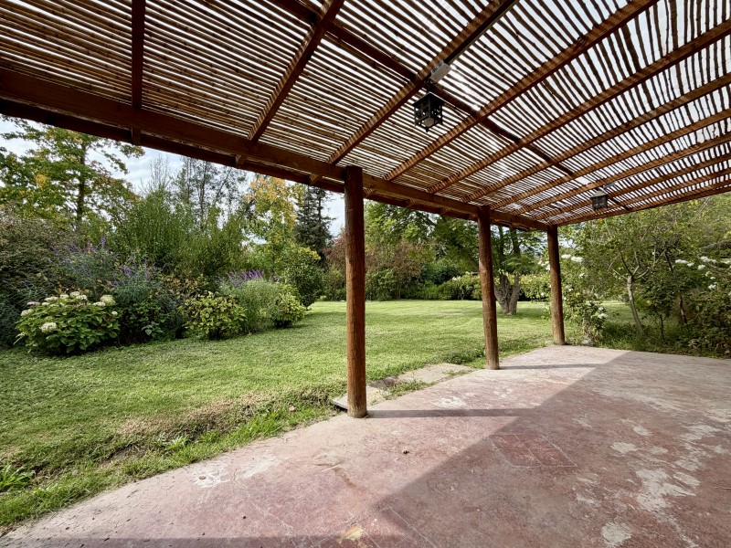 Amplia Casa Campestre Remodelada en Parcelación en Paine