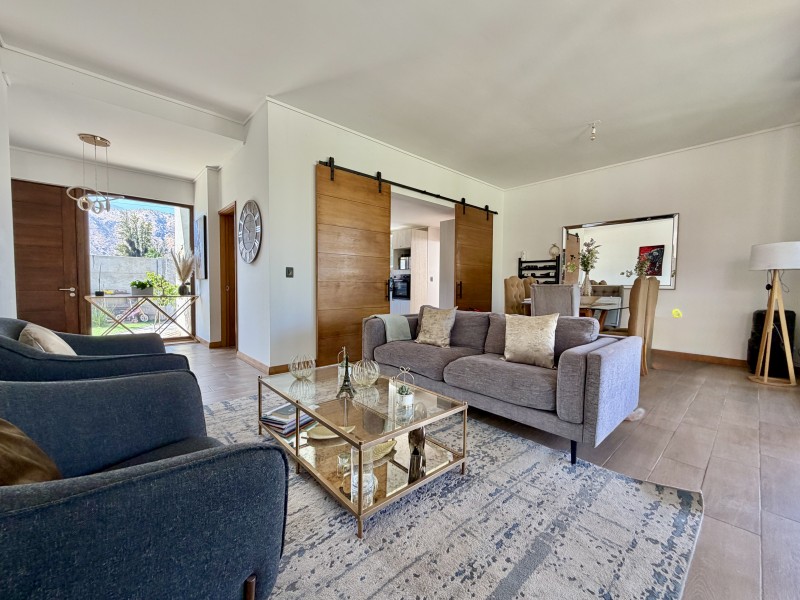 Impecable Casa Mediterránea en Condominio en Alto Jahuel