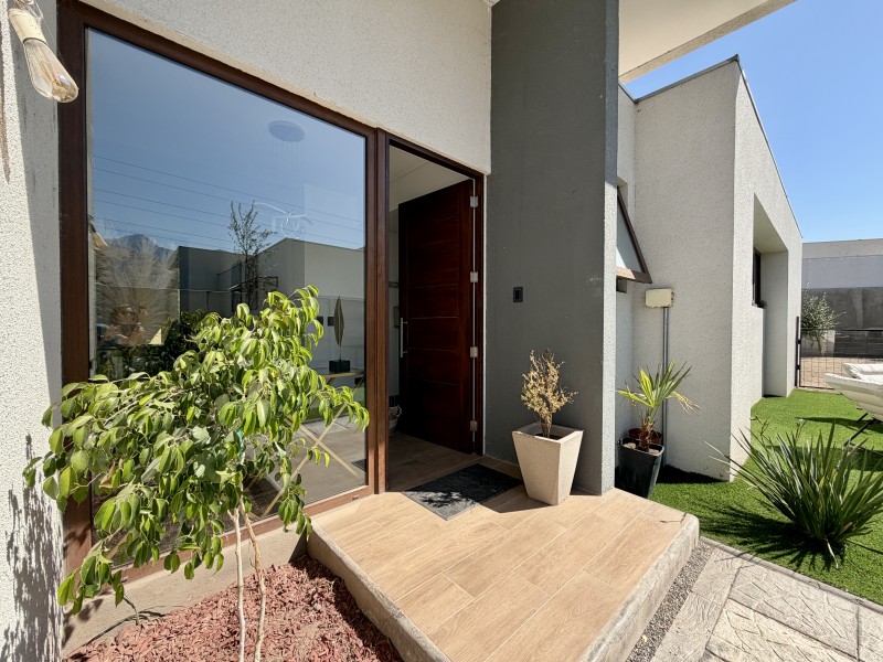 Impecable Casa Mediterránea en Condominio en Alto Jahuel