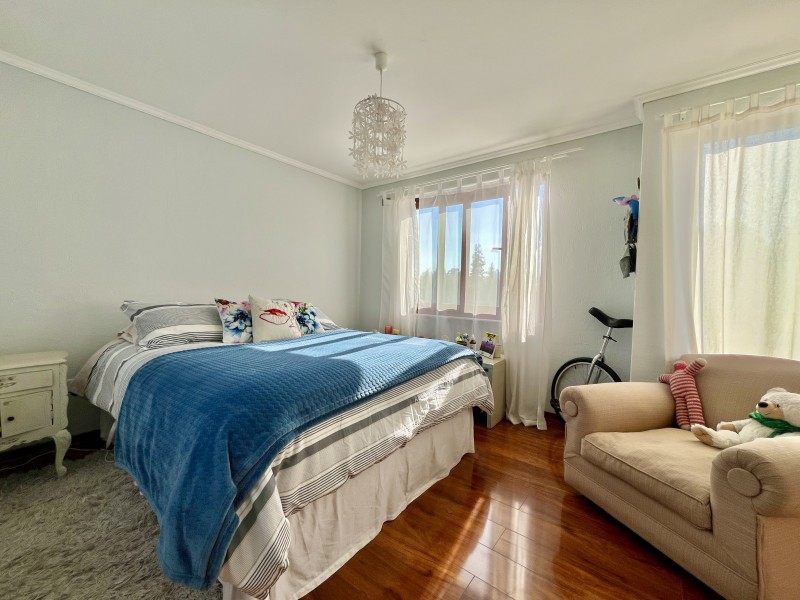 Amplia Casa Mediterranea en Condominio Consolidado