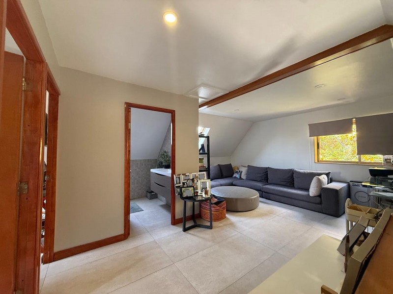 Casa 5D en Valle Monasterio | 380 M² Terreno | Piscina y 3 N