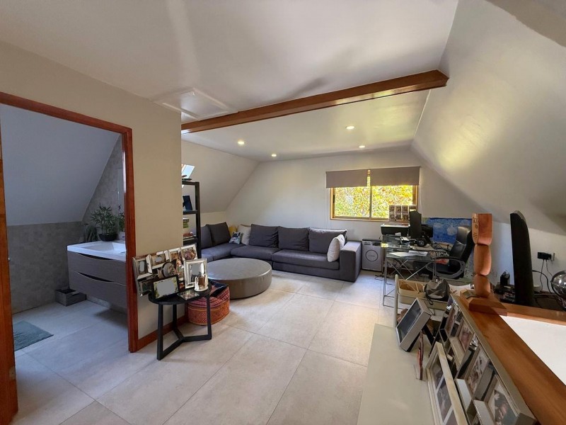 Casa 5D en Valle Monasterio | 380 M² Terreno | Piscina y 3 N