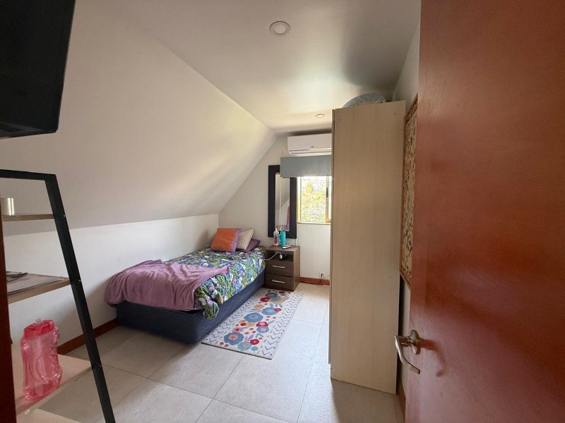 Casa 5D en Valle Monasterio | 380 M² Terreno | Piscina y 3 N