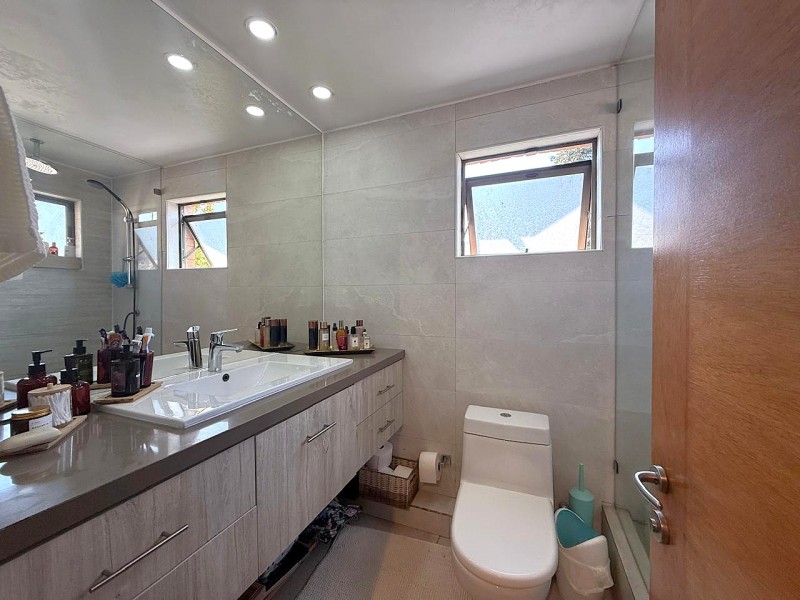 Casa 5D en Valle Monasterio | 380 M² Terreno | Piscina y 3 N