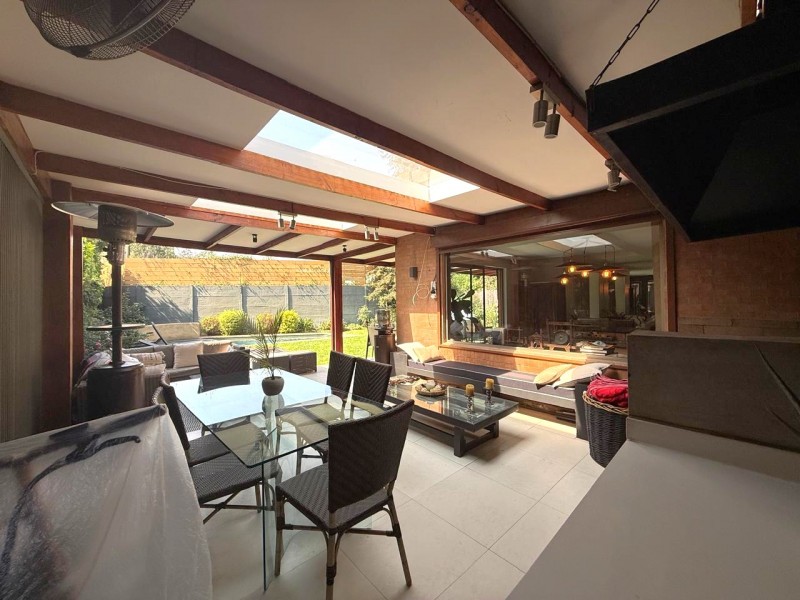 Casa 5D en Valle Monasterio | 380 M² Terreno | Piscina y 3 N