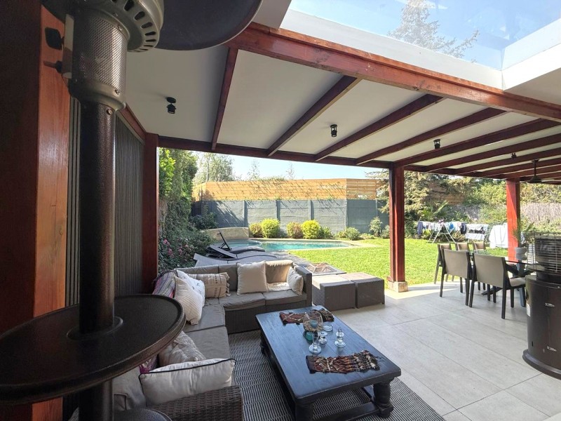 Casa 5D en Valle Monasterio | 380 M² Terreno | Piscina y 3 N