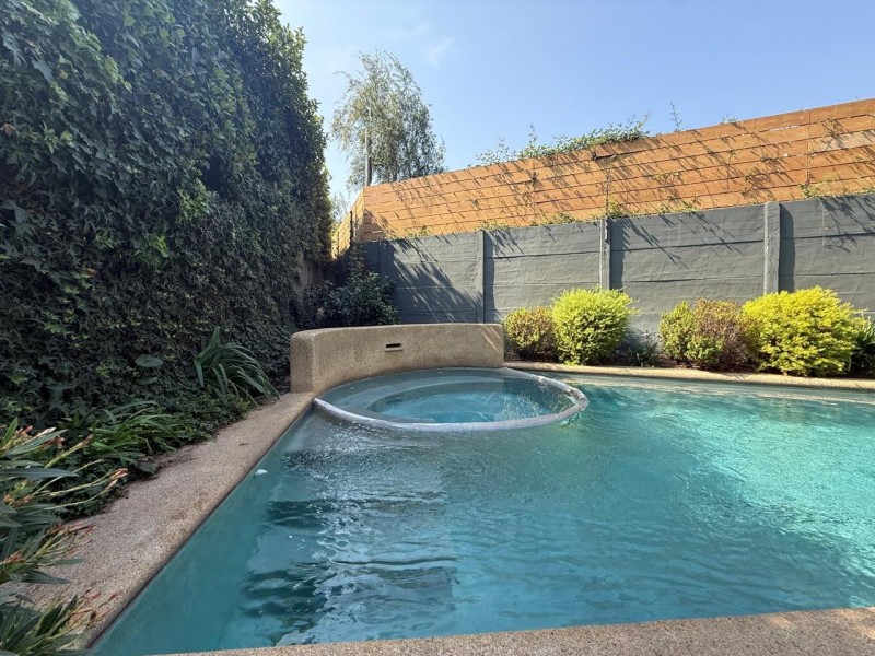 Casa 5D en Valle Monasterio | 380 M² Terreno | Piscina y 3 N