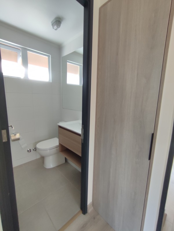 Arriendo Casa en Interior de Condominio Puerto Madero, L.a.