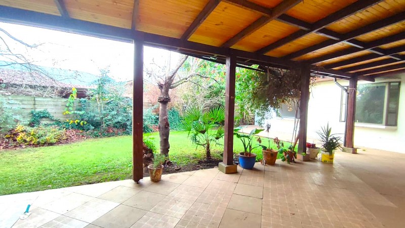 Casa de 300M² Con Piscina y Quincho en Venta/arriendo, L.a